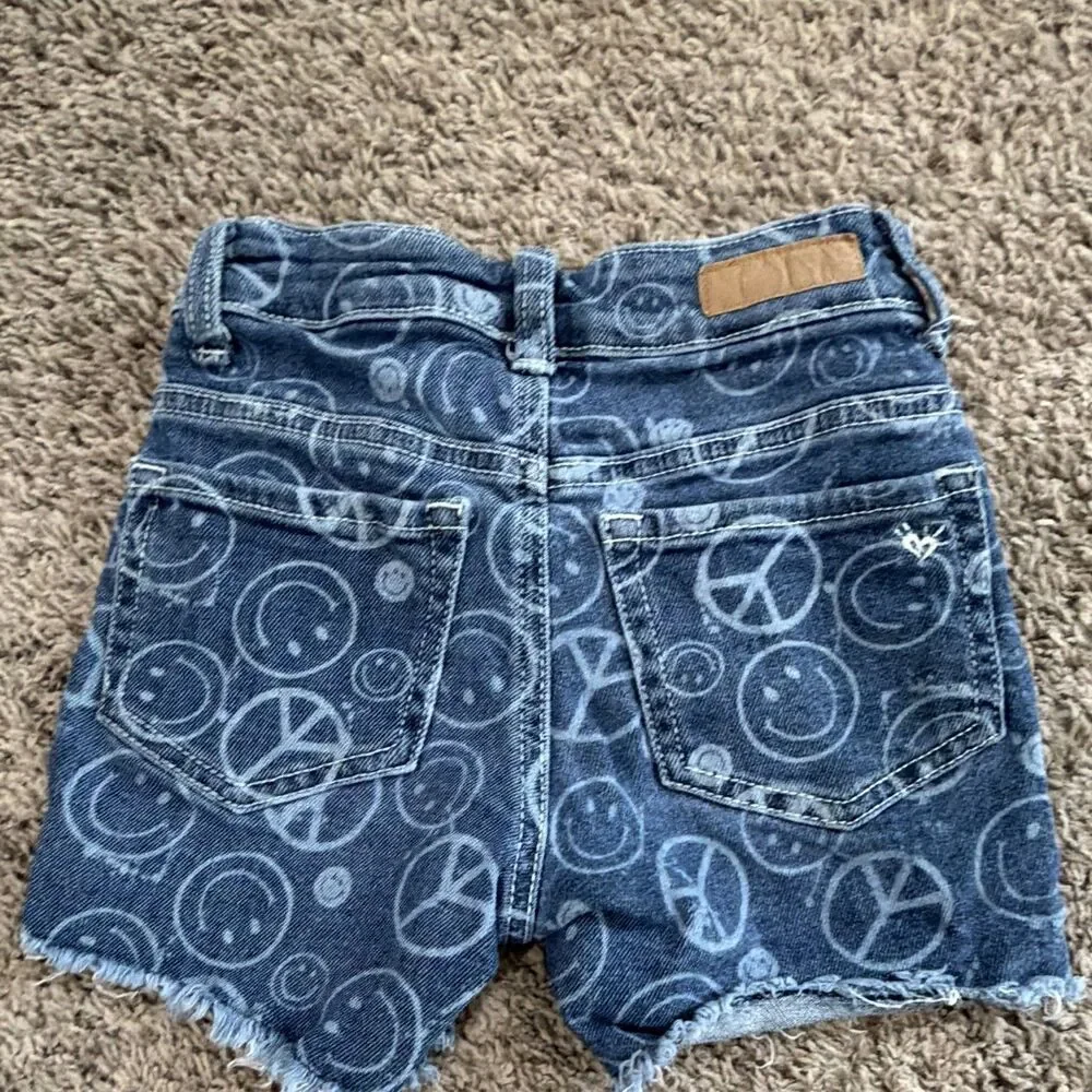 Justice Girls Blue Denim Cut-Off Shorts Size 8 Peace Signs Print Pockets 030